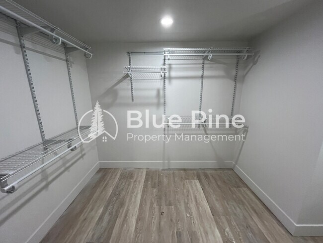 Building Photo - 1288 Lake Ave