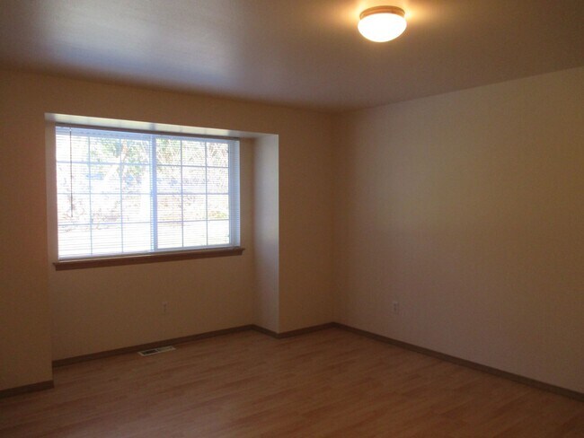 Building Photo - Howell.R-3809/11