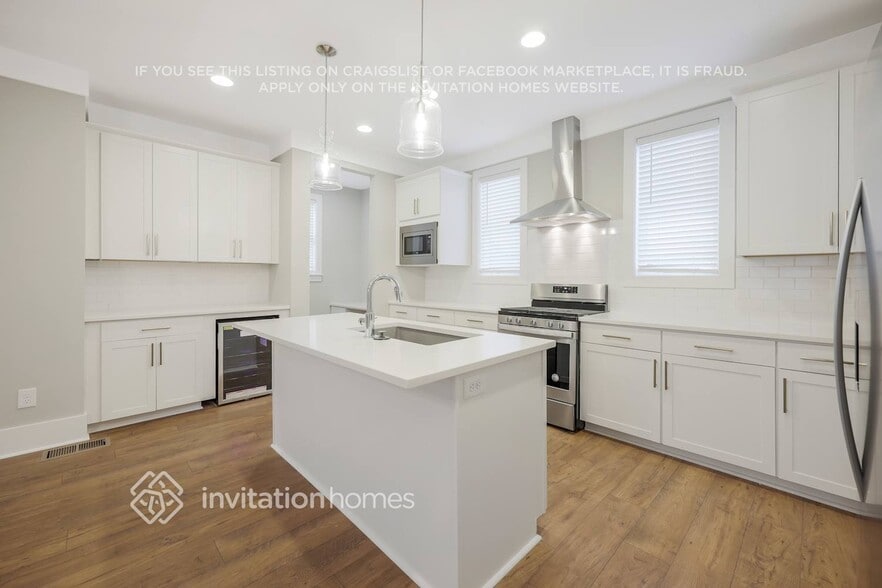 Building Photo - 647 Vernon Ave