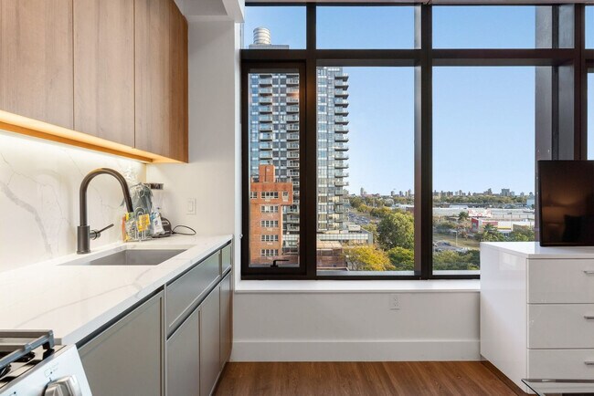 Building Photo - 2230 Cropsey Ave