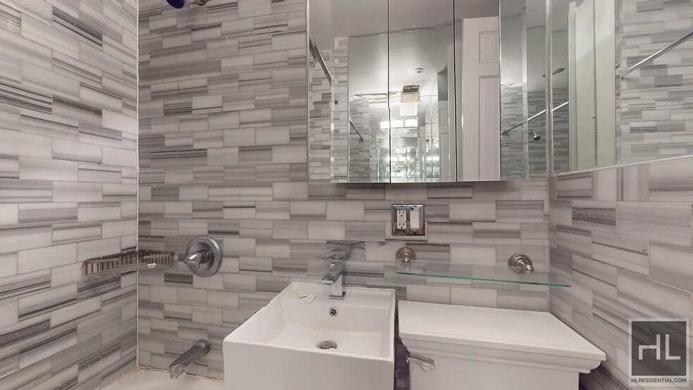 Building Photo - Tenth Avenue