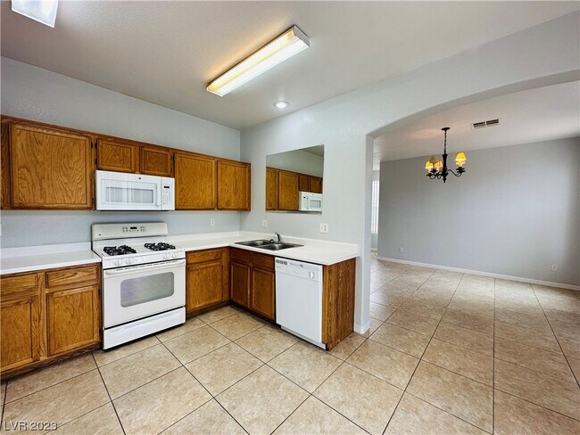 Building Photo - 2617 Rainbow Cactus Ct