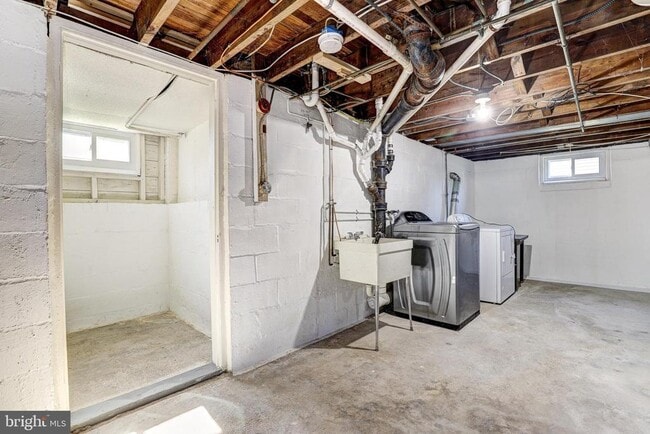 Building Photo - 15 Ritters Ln