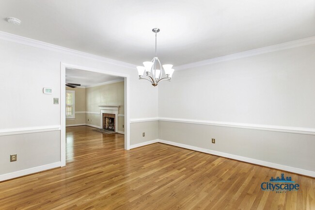 Building Photo - WONDERFUL WOODLAKE HOME WITH 1ST FLOOR BED...