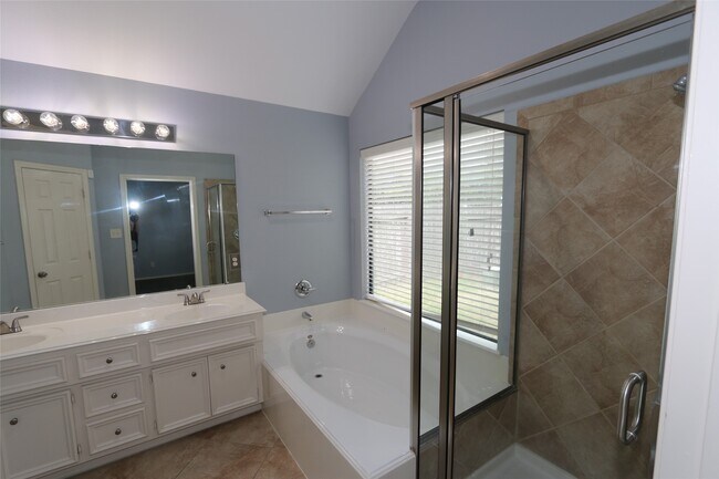 Building Photo - 11031 Anilu Dr