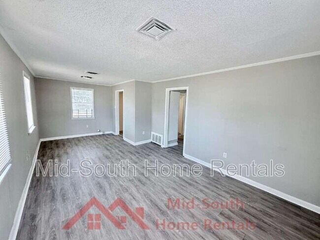 Building Photo - 566 Burlington Cir