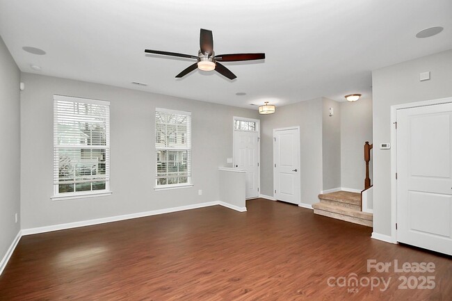 Building Photo - 6826 Colonial Garden Dr