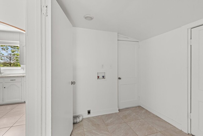 Building Photo - Beautifully Renovated 4 Bedroom 2 Bath Hom...