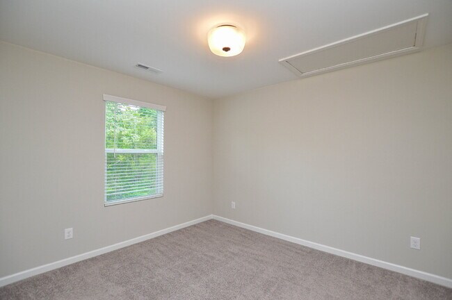 Building Photo - Spacious 4 Bedroom Home with 1st Floor Primary Suite in Austen Lakes  4 Bedrooms | 2.5 Bathrooms ...
