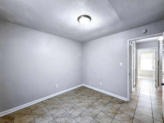 Building Photo - 5880 Waverly Dr