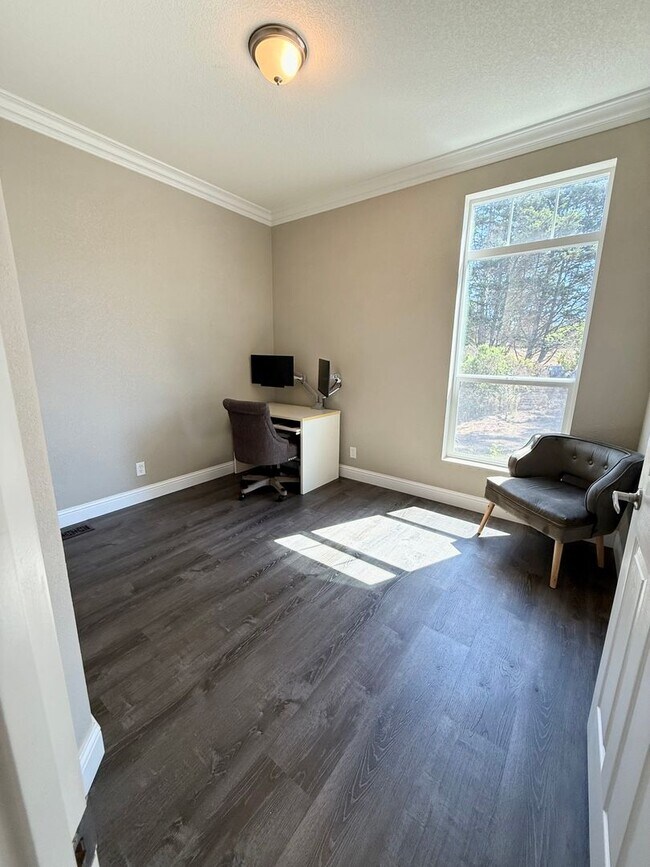 Building Photo - BEAUTIFUL 4 BEDROOM 2 BATH HOME IN ARROYO ...
