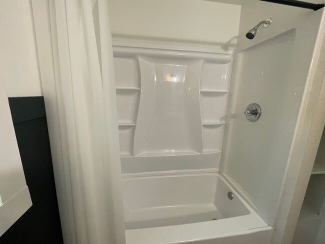 Building Photo - Beautiful 2 Bedroom, 1 Bathroom Apartment ...