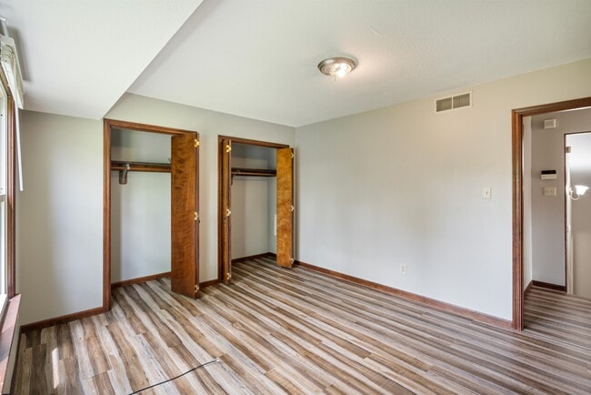 Building Photo - 2834 SE Glenside Ct