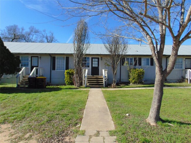 Primary Photo - 101 Darden Hill Rd