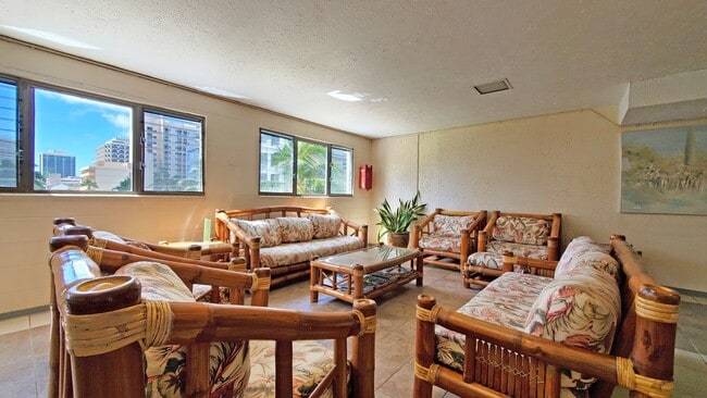 Building Photo - 2211 Ala Wai Blvd