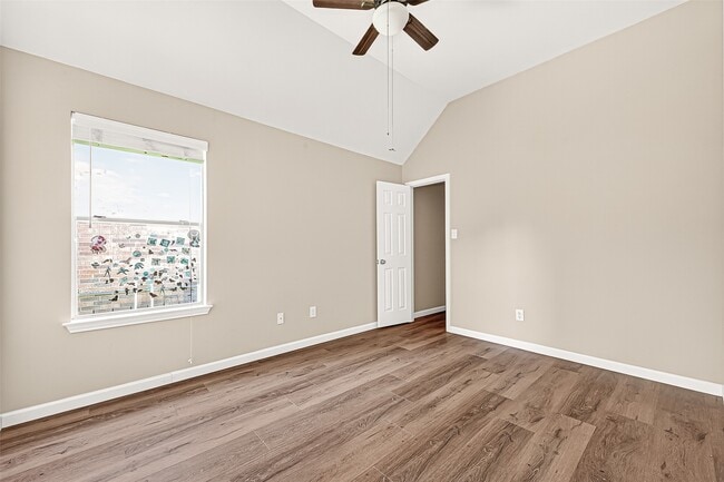 Building Photo - 22523 Cascade Springs Dr