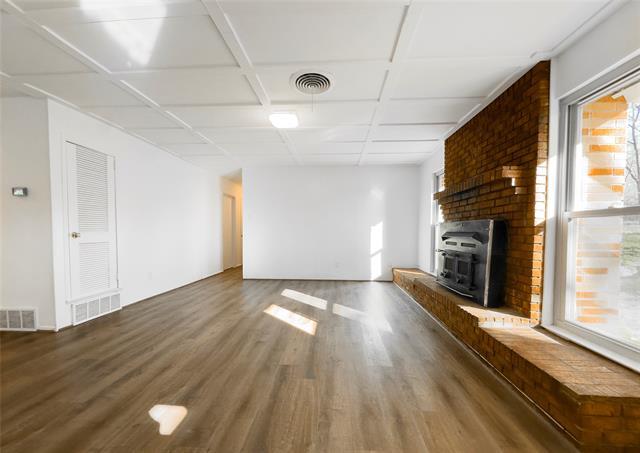 Building Photo - 1938 Spring Dr