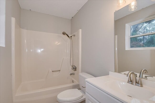 Building Photo - West Augusta Charm