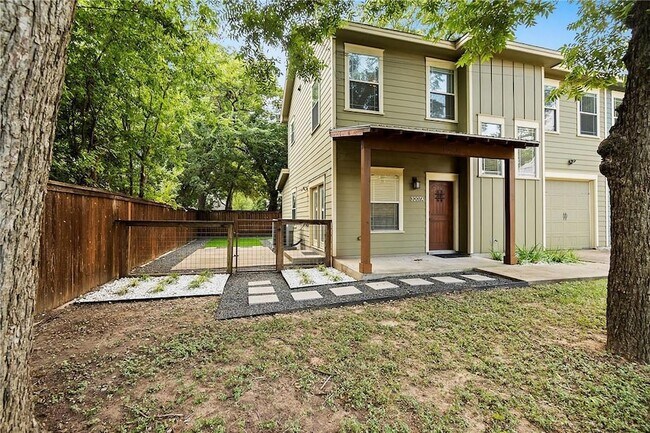 Building Photo - 3207 Holton St