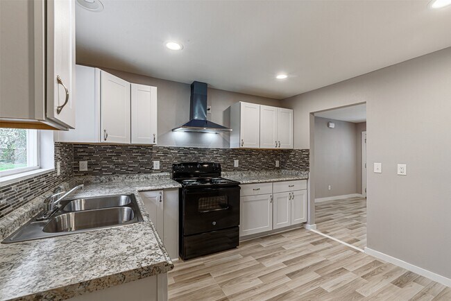 Building Photo - 4909 Higgins St