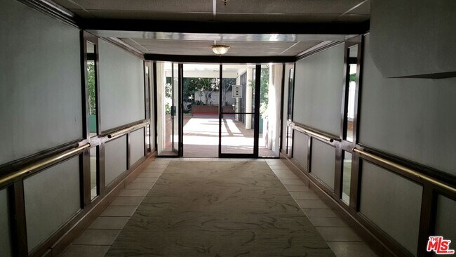 Building Photo - 10535 Wilshire Blvd