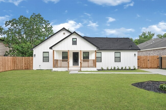 Primary Photo - 1008 Danube St