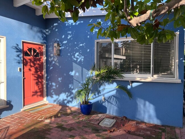 Building Photo - 3200 Oak Ave