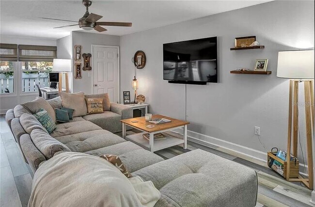 Building Photo - 661 Poinsettia Ave