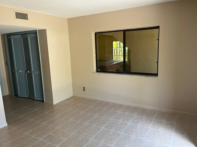 Building Photo - 1815 S Olive Ave