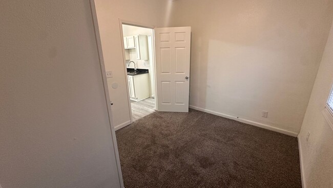 Building Photo - $825 - 2 bed 2 bath - Single Family Home