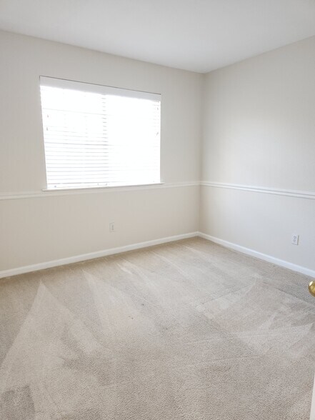 Guest Bed Room 1 - 109 Enchanted Way