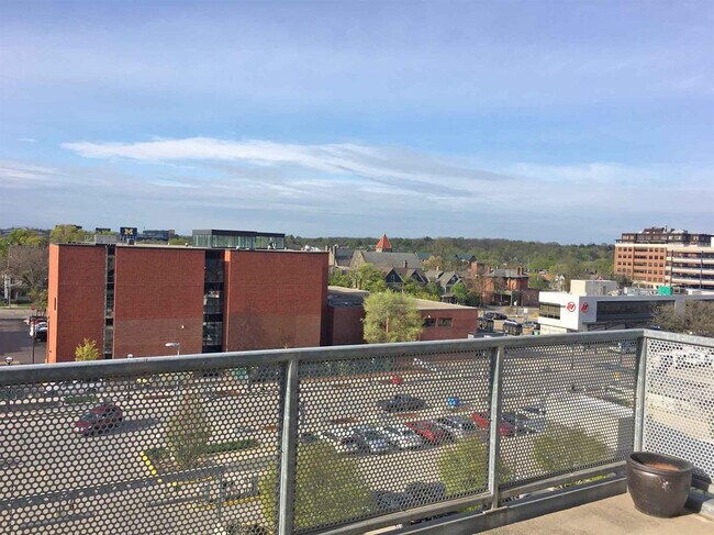 Building Photo - 322 E Liberty St