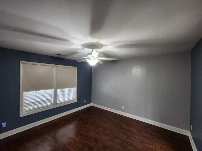 Building Photo - 4952 Date Palm Dr