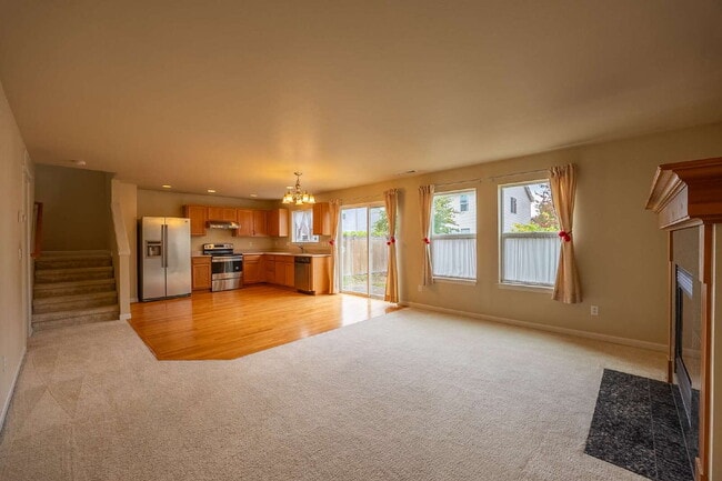 Building Photo - Spacious 3 Bedroom 2.5 Bathroom Rental Pro...
