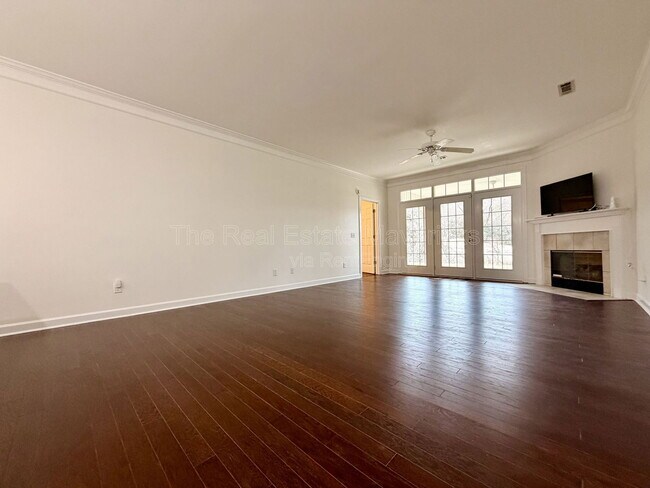 Building Photo - 3190 Waterfront Dr