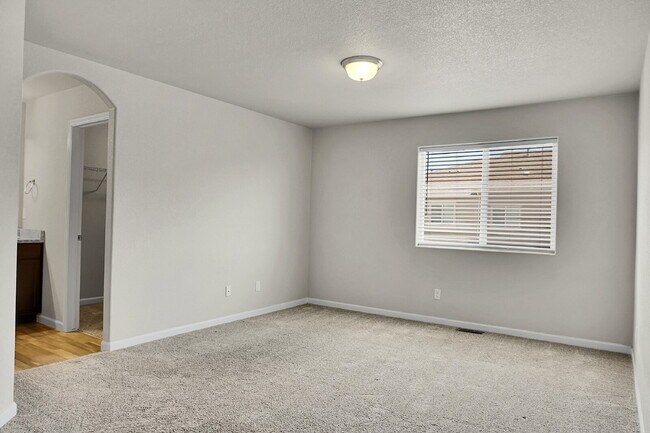 Building Photo - $2,195.00 - 3 Bedrooms, 2.5 Bathroom, Town...