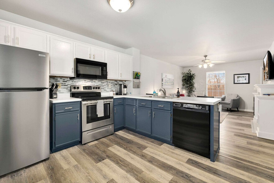 Building Photo - 1222 N Iron Horse Dr