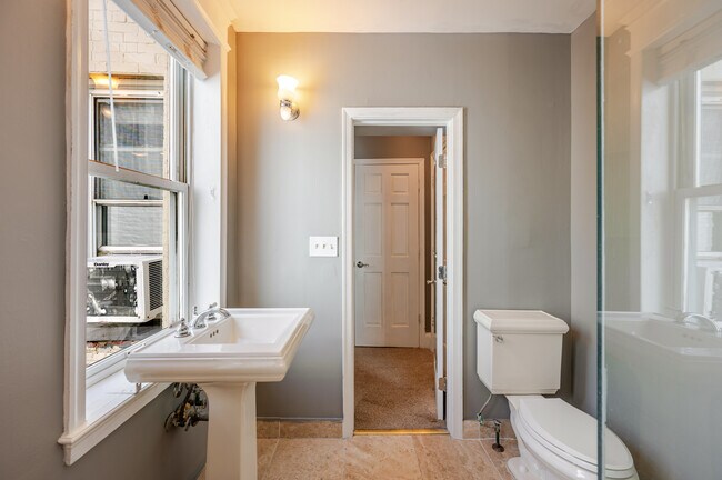 Building Photo - 938 O St NW