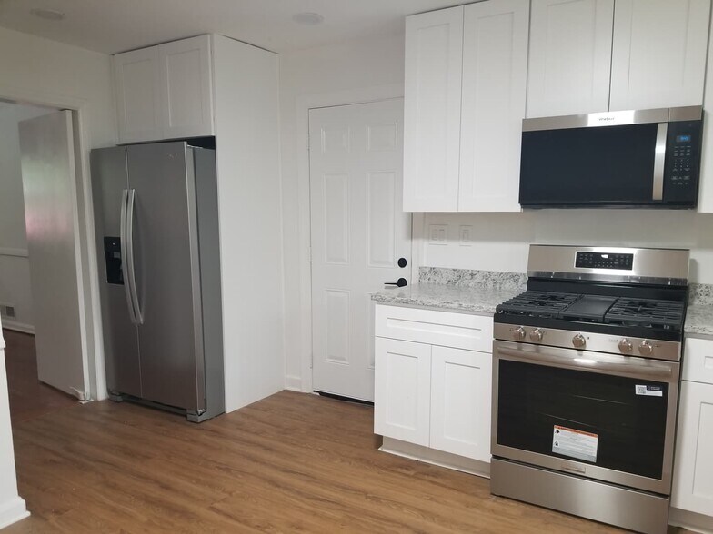 Building Photo - 2079 Honeysuckle Ln SW