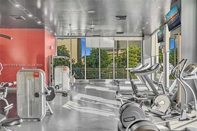 Building Photo - 2602 E Hallandale Beach Blvd