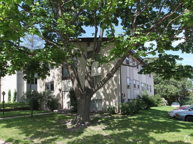 Building Photo - 18 Arthur Ave SE