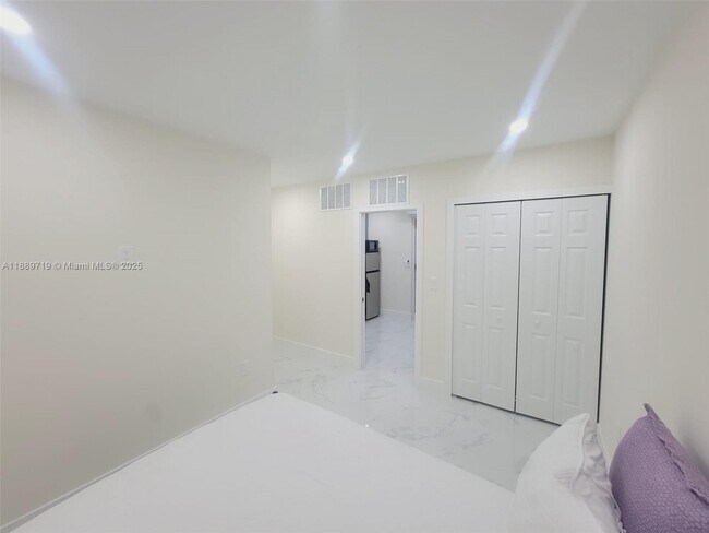 Building Photo - 14300 SW 161st Pl