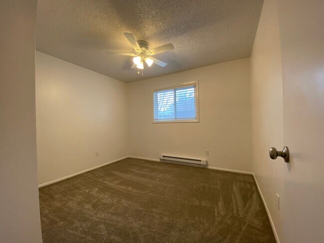 Building Photo - 2bed, 1bath, 800 Sq.ft. apartment - Nampa - Near NNU
