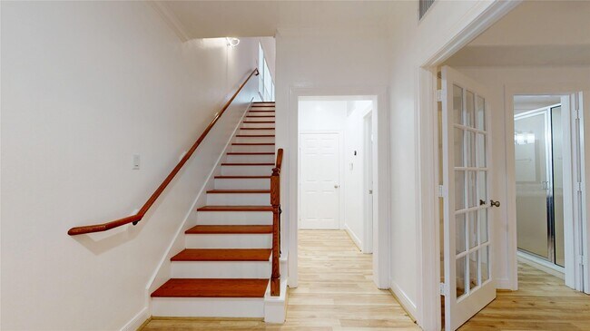 Building Photo - 328 Malone St