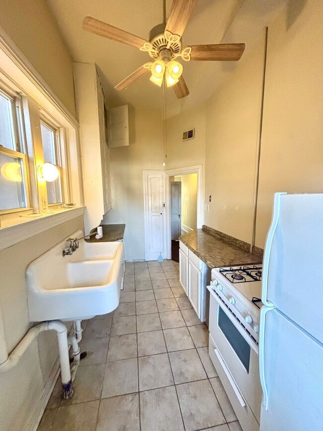 Building Photo - 241 N Queen St