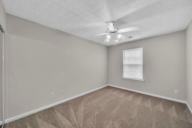 Building Photo - 225 Osmanthus Way