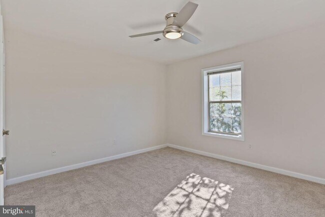 Building Photo - 1454 McLean Mews Ct