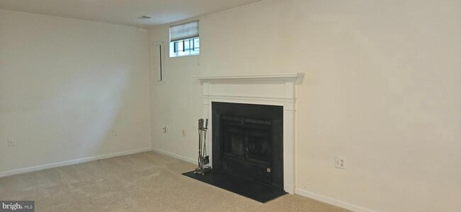 Building Photo - 5676 Ridge View Dr