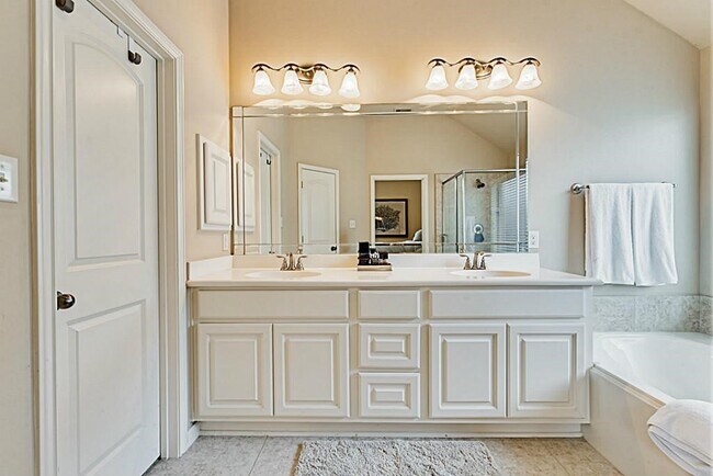 Building Photo - 2930 Pheobe Trce