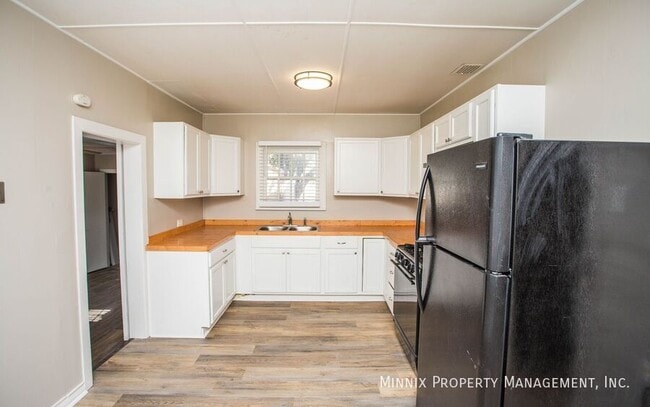 Building Photo - 2404 27th St